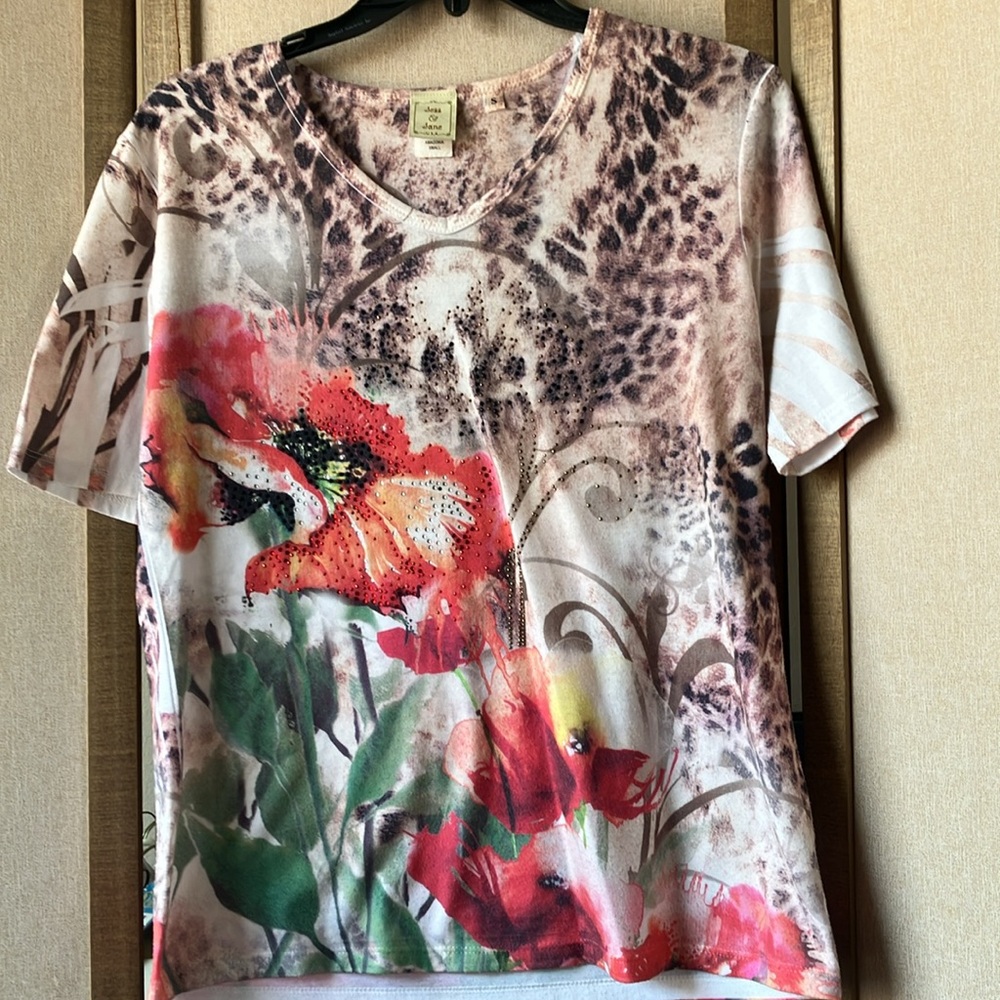 FINAL MARKDOWN Jess and Jane animal print top small